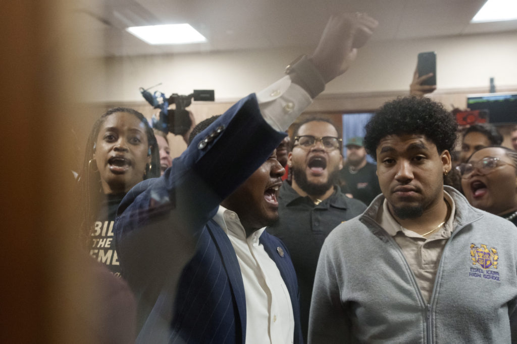 Source-feed image associated with Louisiana passes new congressional map to eliminate majority-Black district, give GOP another seat