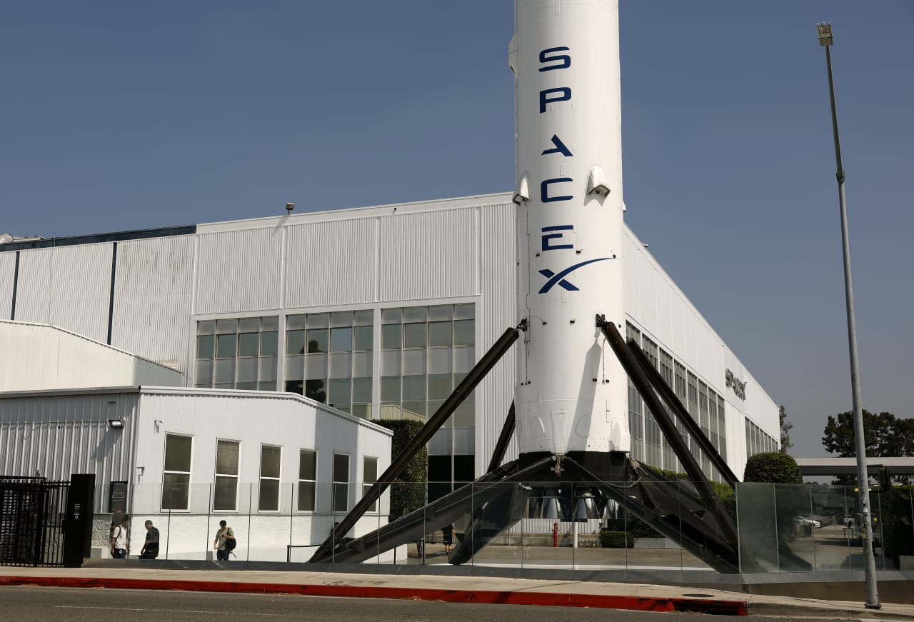 Source-feed image associated with These analysts say Elon Musk’s ambitious AI plans for SpaceX should be taken seriously, thanks to Microsoft
