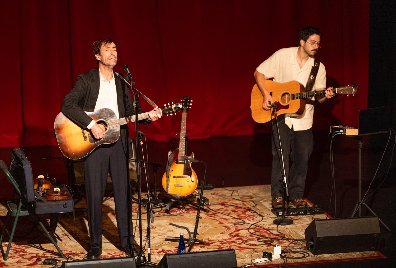 Source-feed image associated with Andrew Bird gets 'painfully sincere' at mental health benefit concert celebrating 'The Pitt'