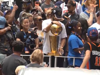 Source-feed image associated with WATCH: Top 3 biggest moments from Knicks championship parade