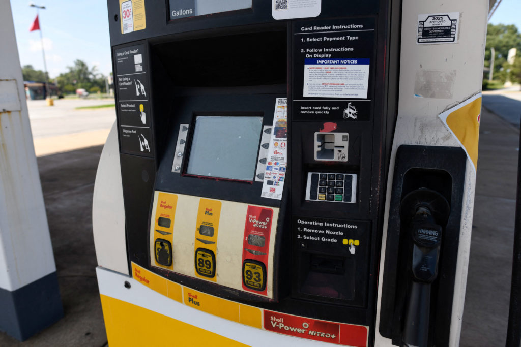 Source-feed image associated with With gas stuck above $4, U.S. consumer confidence falls to lowest level in 7 months