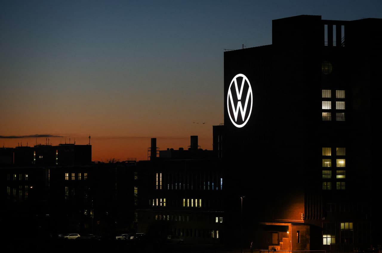 Source-feed image associated with Volkswagen’s stock gets boost from plan to double job cuts to 100,000