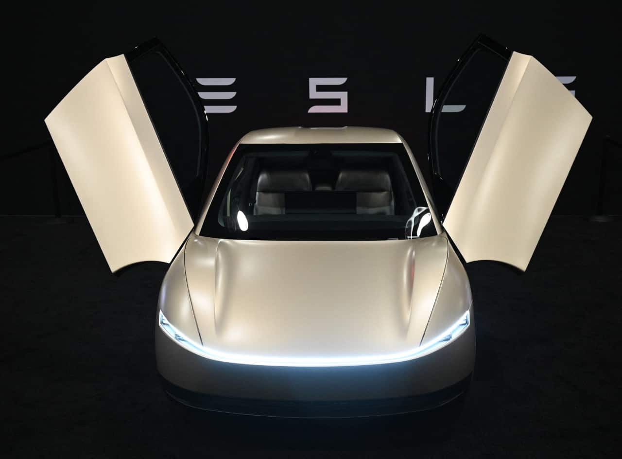 Source-feed image associated with Is Tesla succeeding in AI? Watch this for a clue.
