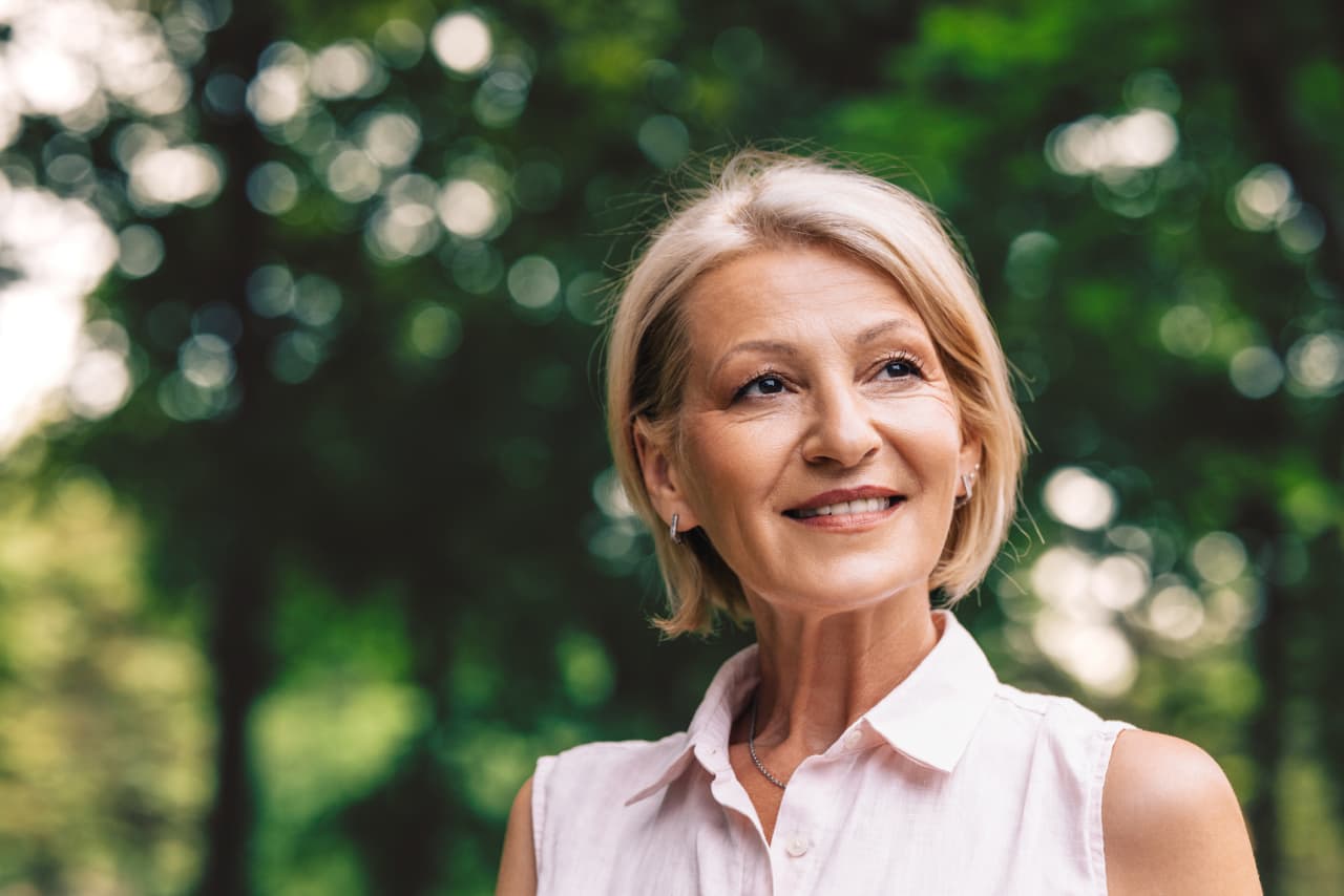 Source-feed image associated with My girlfriend is 62. Can she claim her late husband’s full Social Security benefit — or does she have to wait?
