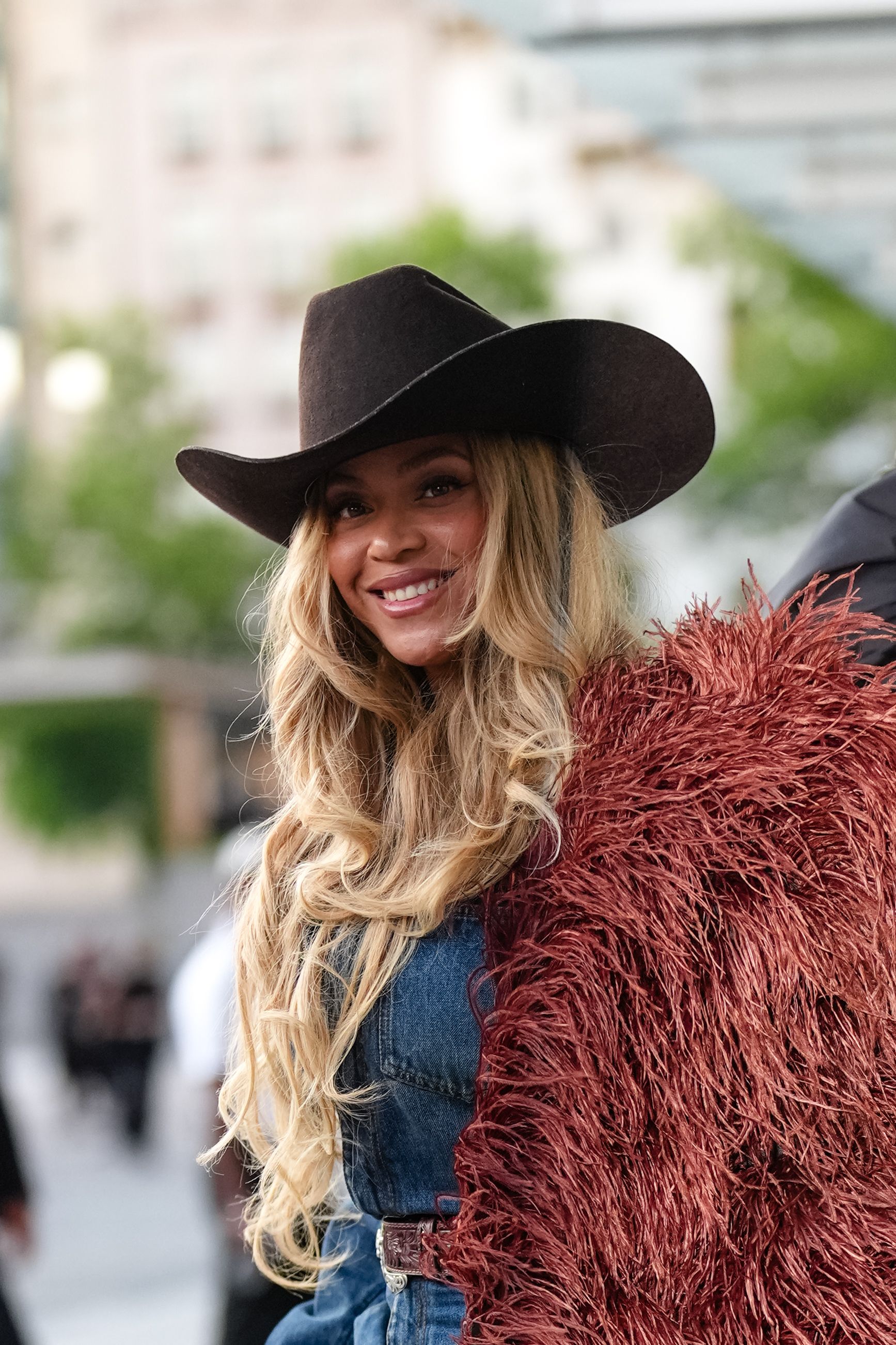Source-feed image associated with Beyoncé Surprise-Releases New Song “Morning Dew (Donk)”