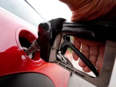 Source-feed image associated with Key inflation gauge worsens as Americans shell out more for gasoline