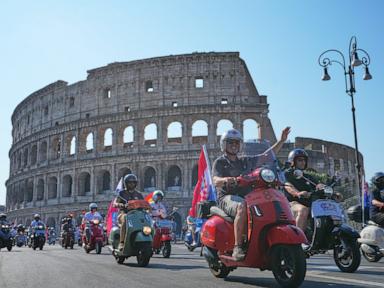 Source-feed image associated with Fleet of Vespas swarms Rome's historic center to mark 80 years of the iconic scooter