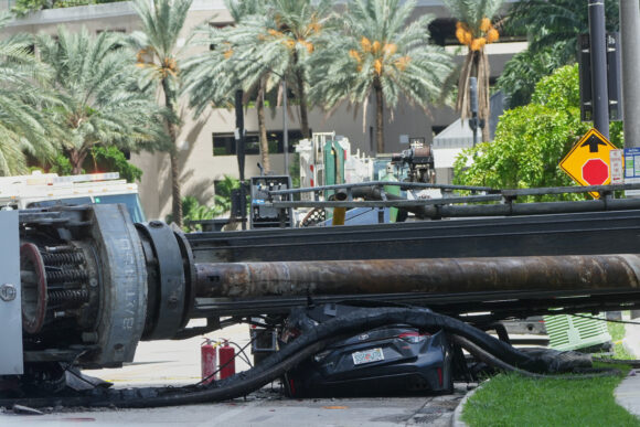 Image from linked report: Another Crane, Then Another, Collapses Onto Home in Fort Lauderdale