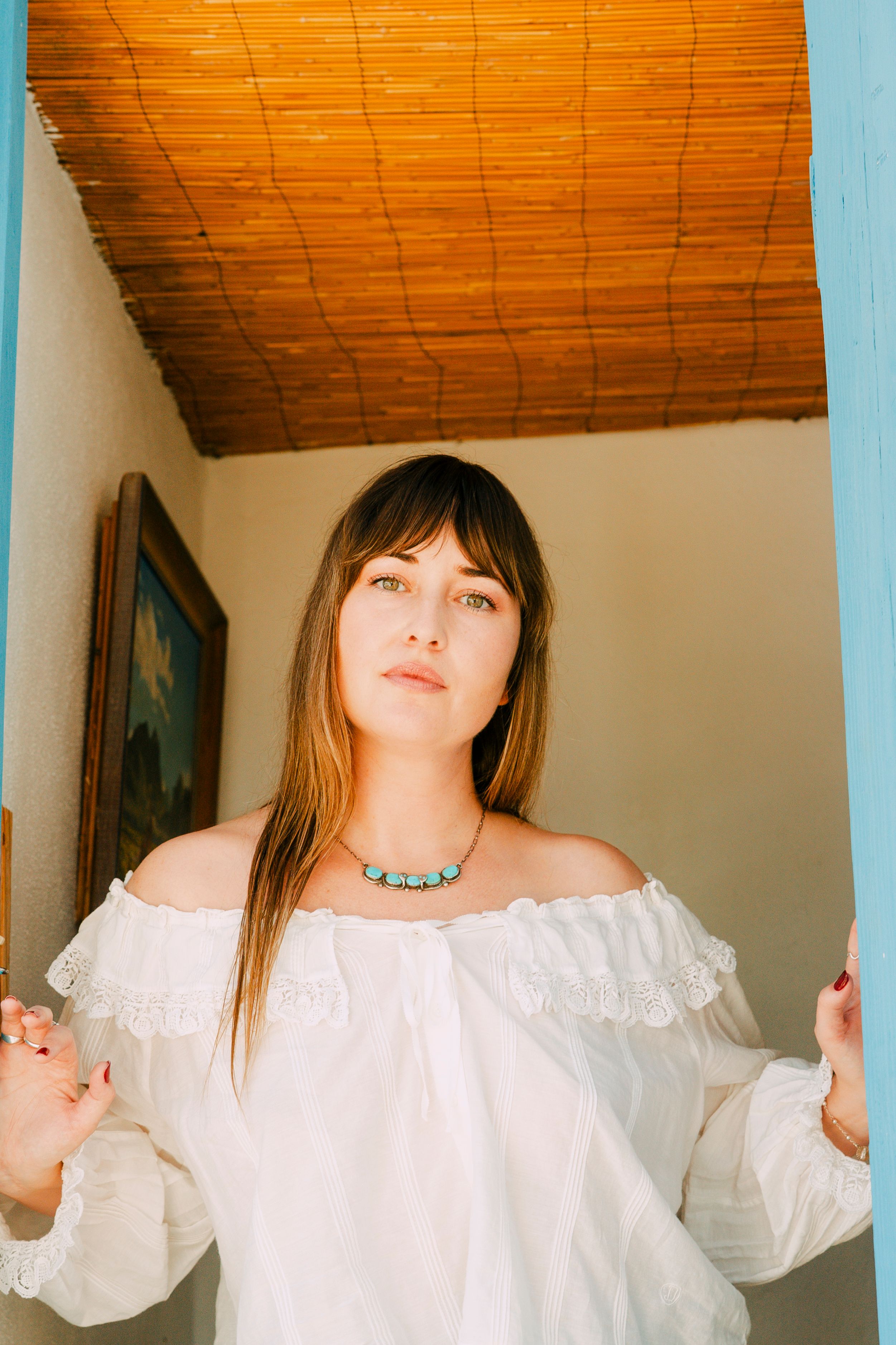 Source-feed image associated with Jess Williamson Readies New Album A Mile South of Heaven