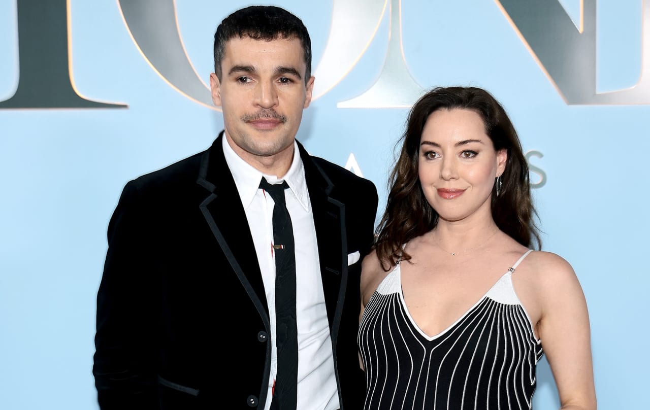 Source-feed image associated with Aubrey Plaza finally finds a buyer for $4.9 million L.A. home and is expecting her first child in the fall