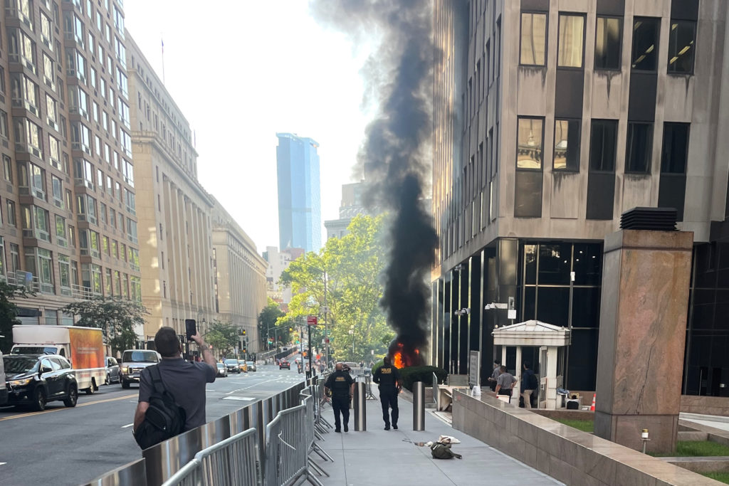 Source-feed image associated with A former U.S. Army soldier started fire outside a NYC federal building and fired a pellet gun, FBI says