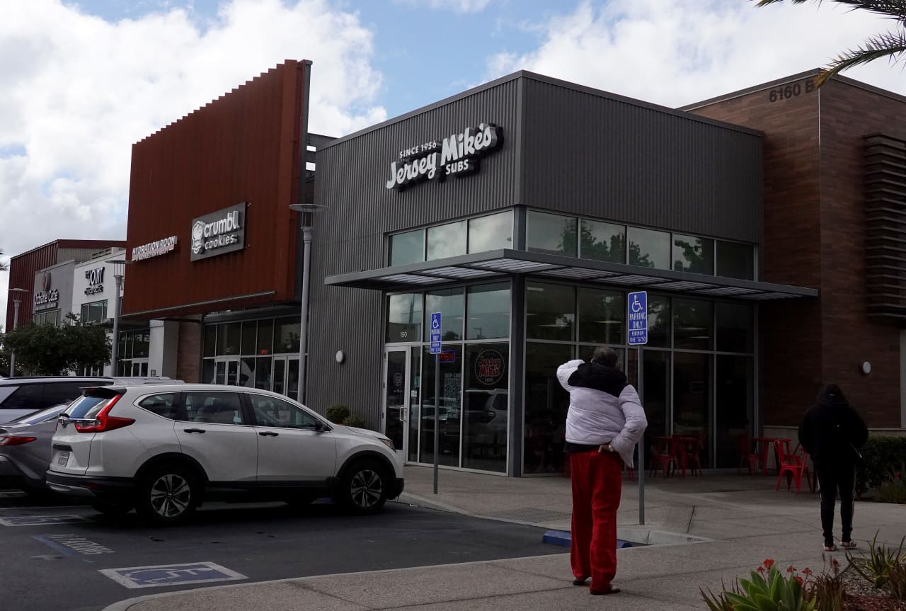 Source-feed image associated with 5 things to know about Jersey Mike’s ahead of its IPO