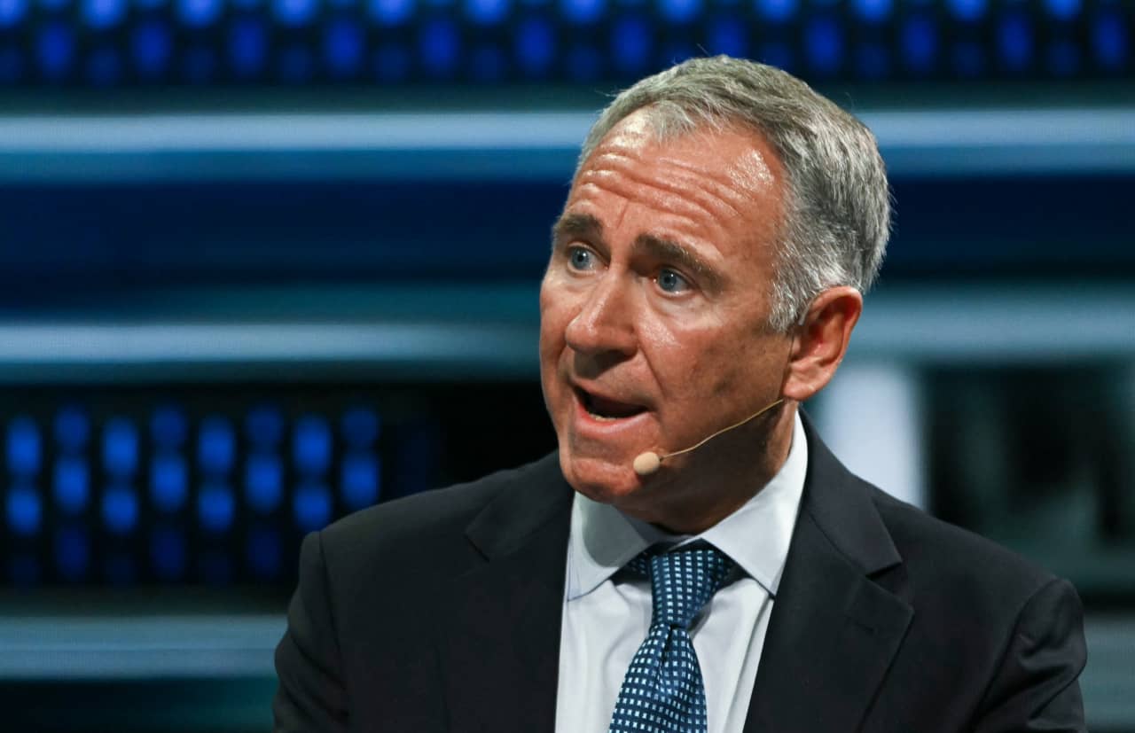 Image from linked report: Billionaires like Ken Griffin are doling out tons of money to prove that a college degree still matters