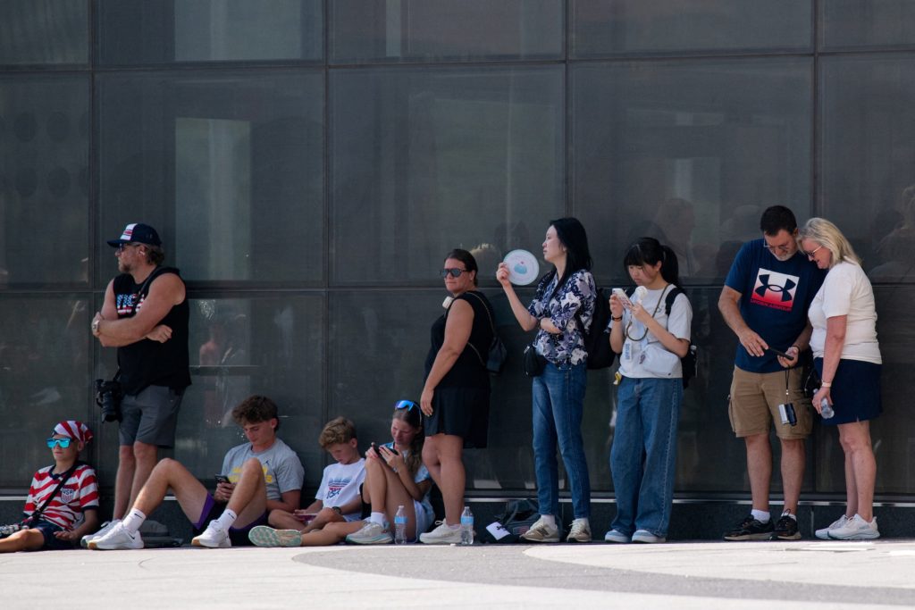 Source-feed image associated with Millions of Americans face dangerous temperatures as heat wave bears down
