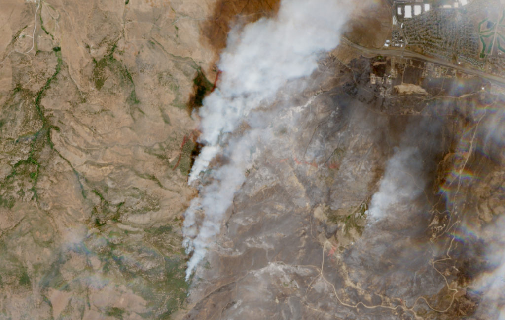 Source-feed image associated with Authorities urge thousands to evacuate as fast-moving wildfire threatens Reno, Nevada