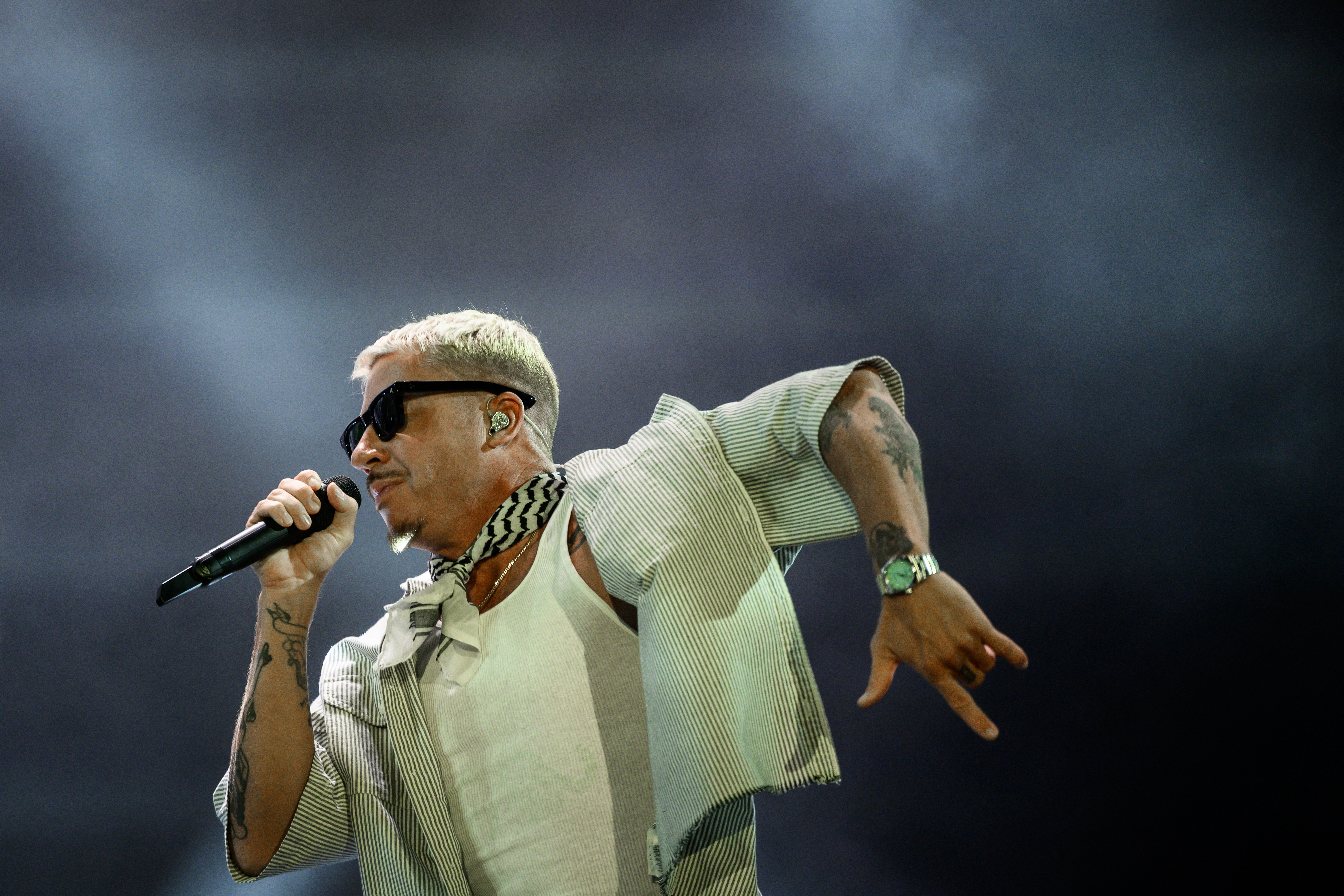 Source-feed image associated with Macklemore Calls Out ‘Free Palestine’ Onstage, Spurring Petition Demanding He Leave Ed Sheeran Tour