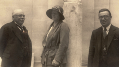 Source-feed image associated with Pioneering fossil hunter recognised with blue plaque