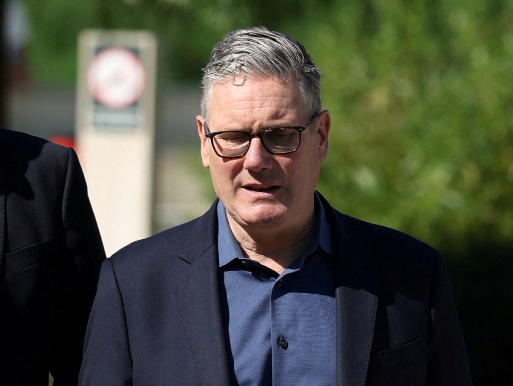 Source-feed image associated with Starmer plans to take on rival Burnham in challenge for UK Labour leadership