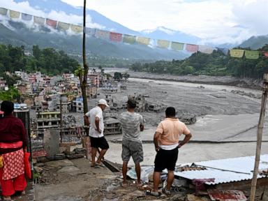 Source-feed image associated with Nepal-Tibet flood death toll surpasses 900, officials say, more than 4,700 missing