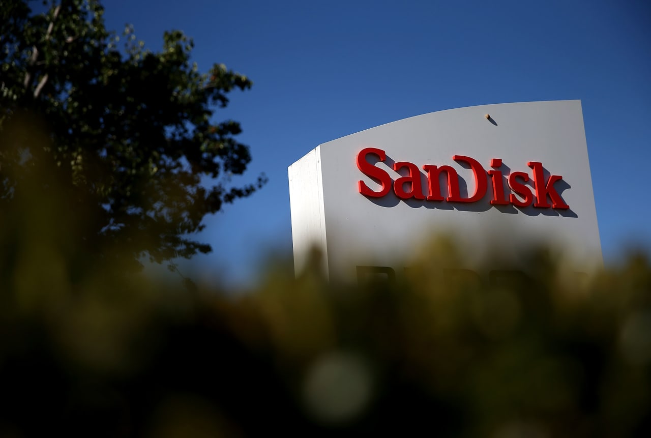 Source-feed image associated with Sandisk’s stock falls as the company’s forecast doesn’t live up to high expectations
