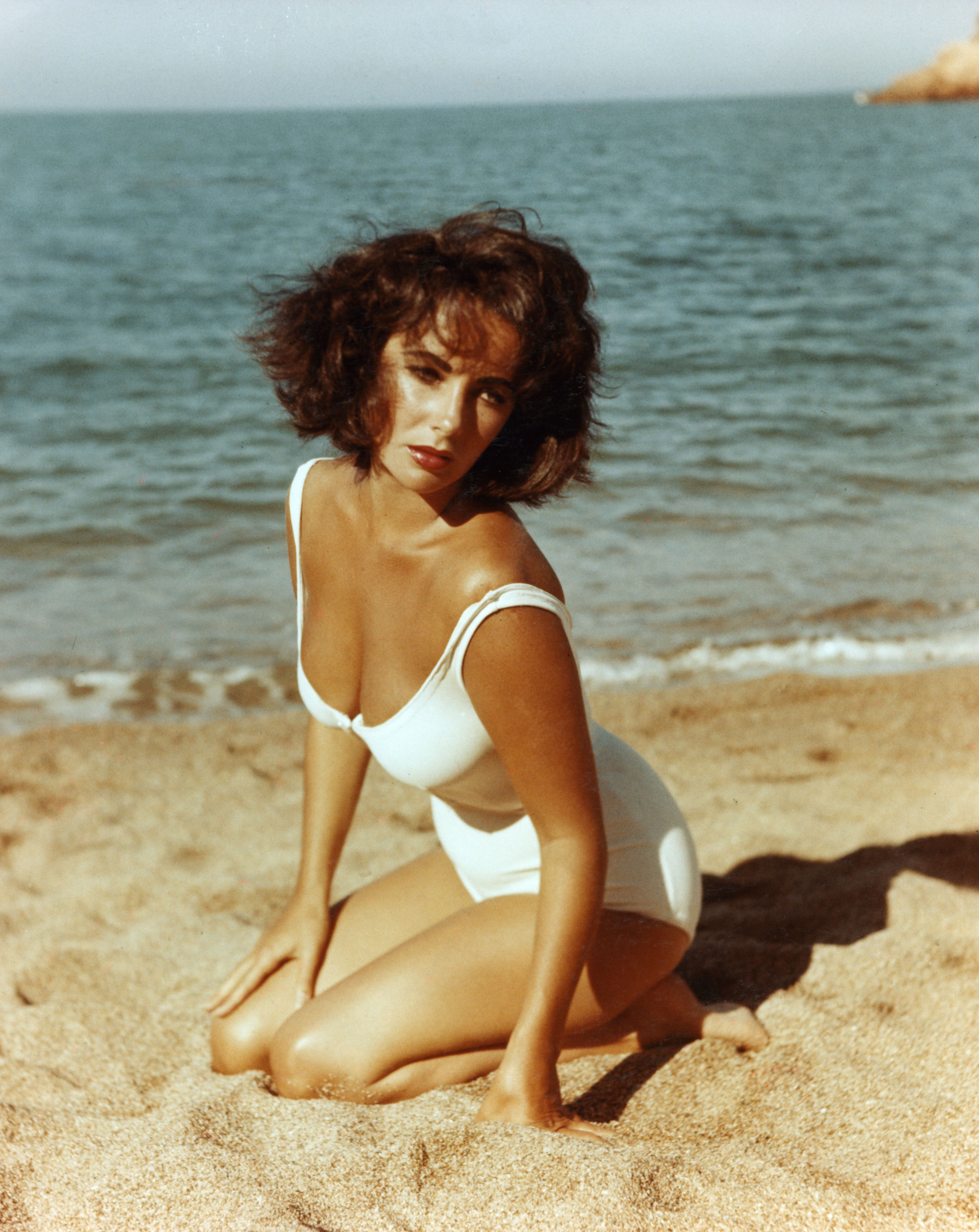 Source-feed image associated with 23 Vintage Photos of Elizabeth Taylor in the Summer