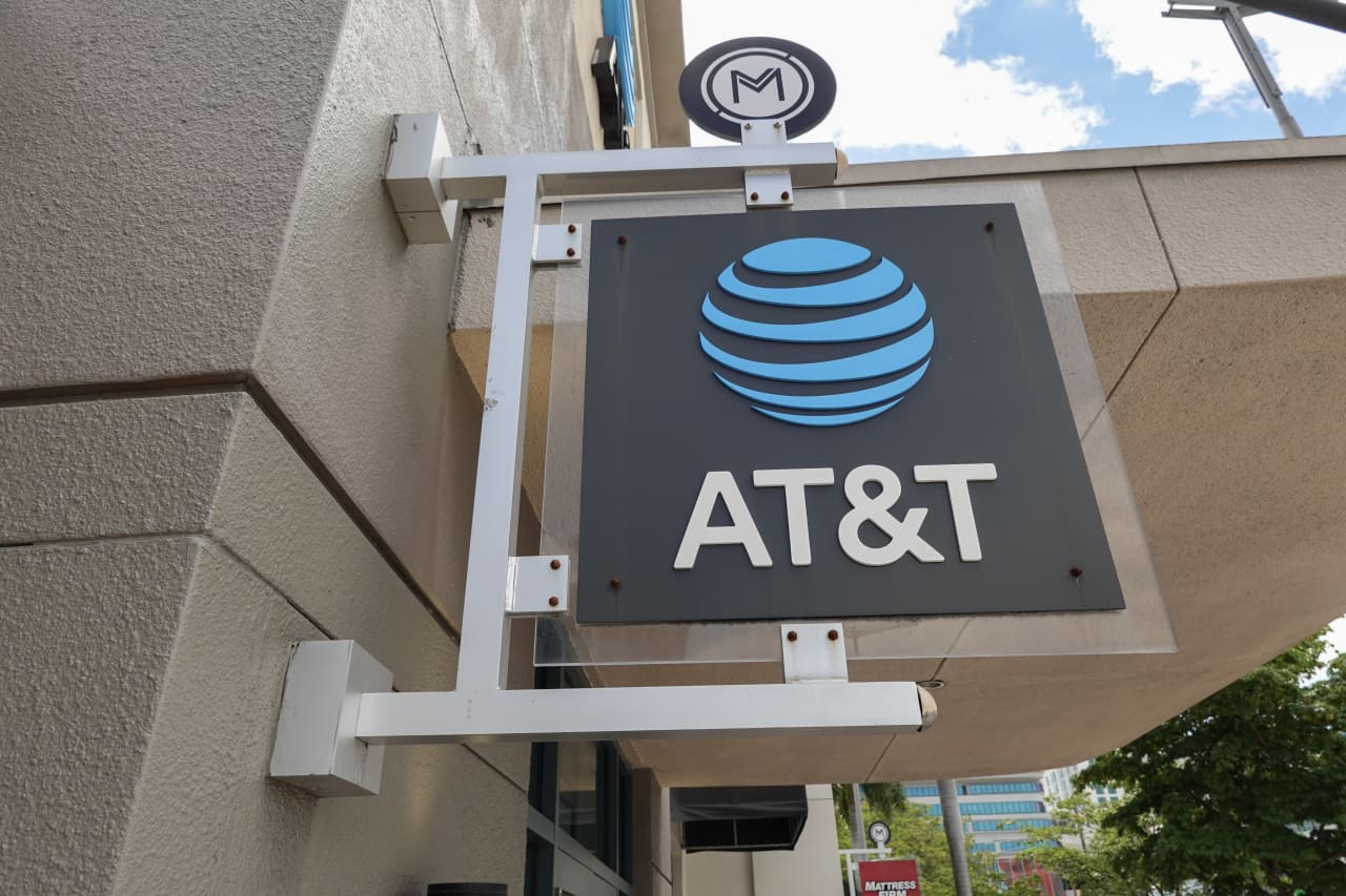 Source-feed image associated with AT&T’s stock rises after earnings. Here’s why investors are cheering.