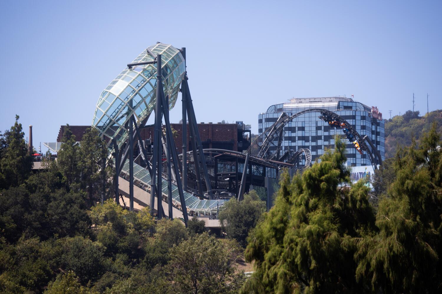 Source-feed image associated with Universal Studios to dampen 'disturbing' coaster screams with sound barriers, says council member