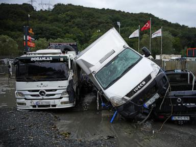 Image from linked report: Heavy rain shuts down Istanbul, causing flooding and 3 deaths
