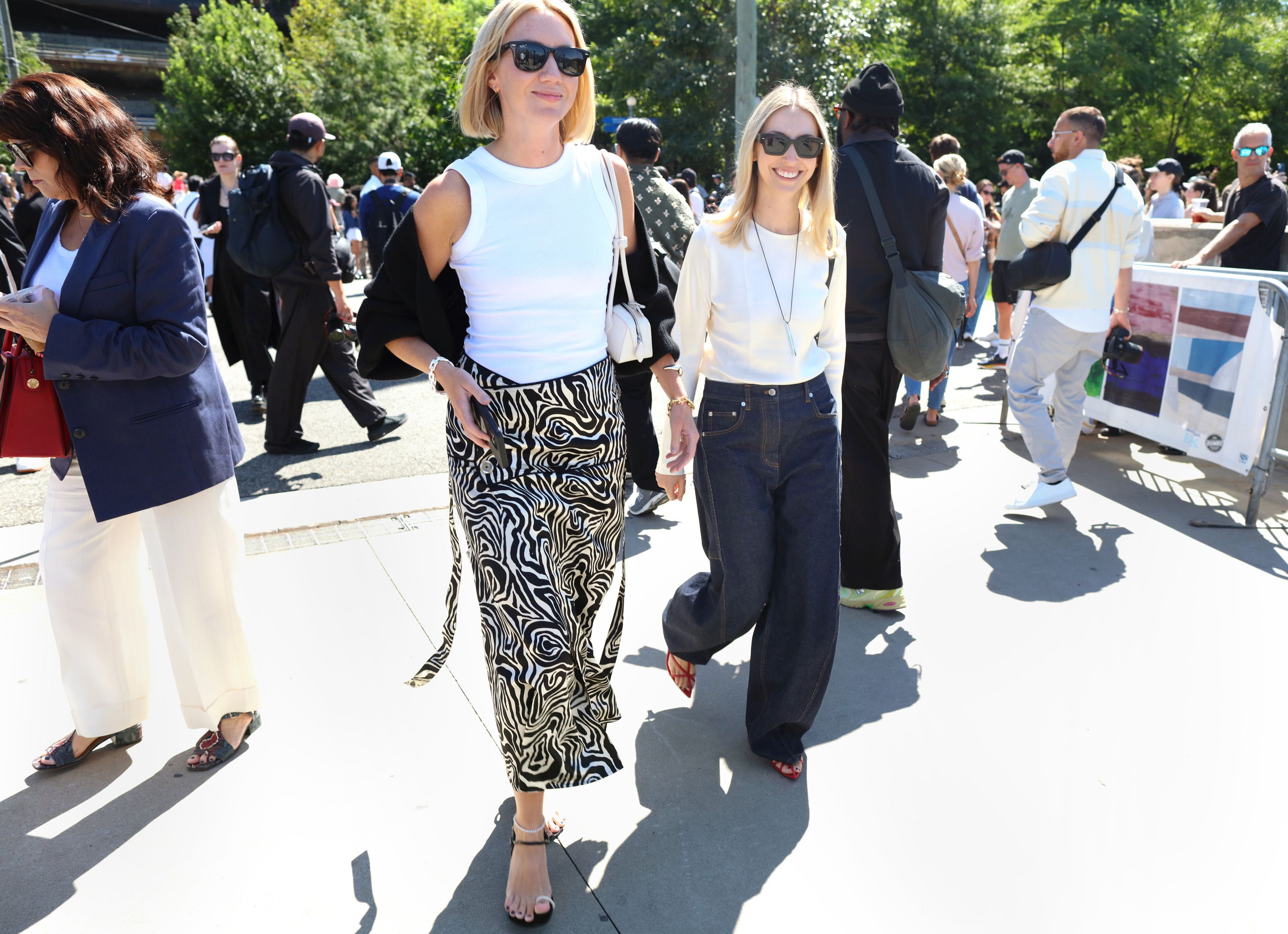Source-feed image associated with 6 Stylish Ways to Wear Barrel Leg Jeans Right Now