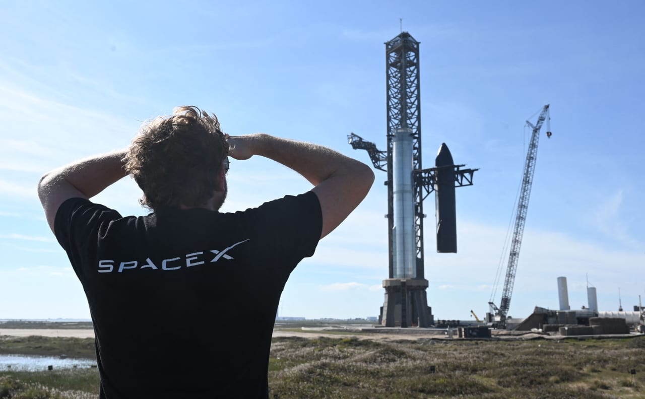Source-feed image associated with SpaceX is launching a historic IPO — but its biggest risk has nothing to do with rockets