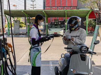 Source-feed image associated with High oil prices drive a surge in Chinese electric vehicle sales, but charging networks lag behind