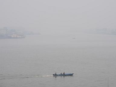 Source-feed image associated with Thick haze disrupts flights on Indonesia's Borneo island
