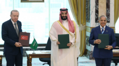 Source-feed image associated with Saudi Arabia, Turkey and Pakistan sign defence pact