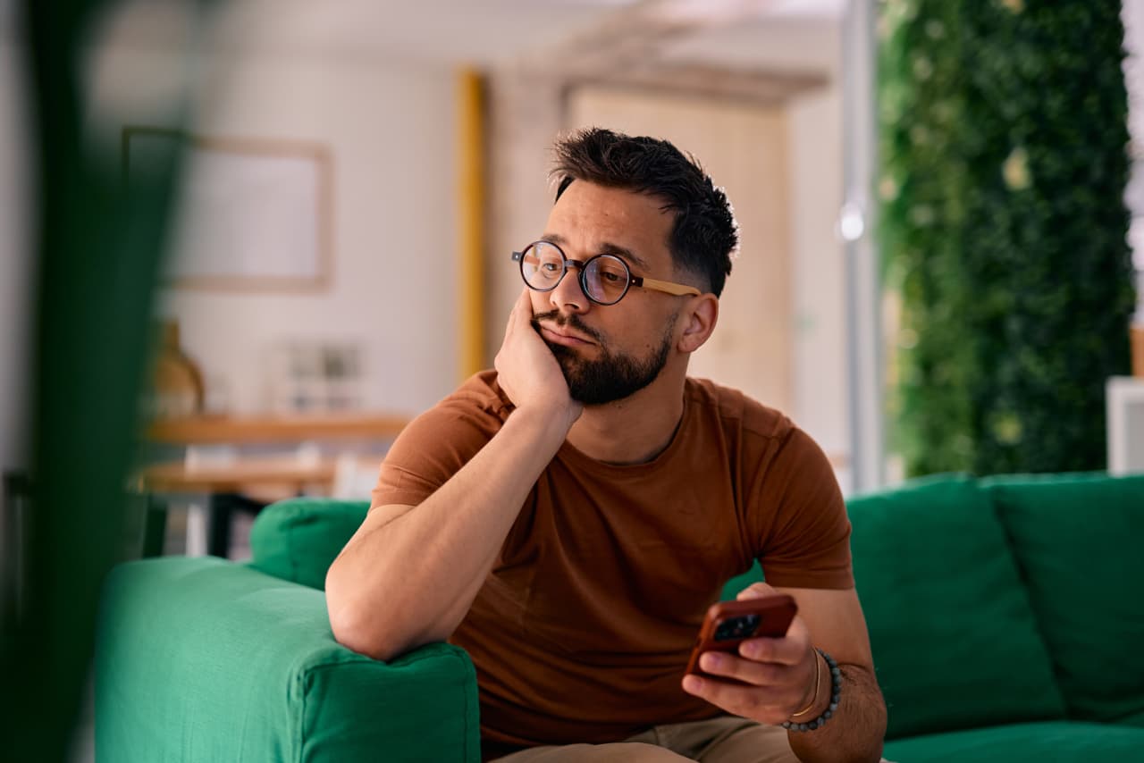 Source-feed image associated with More than 70% of recent home buyers were counting on mortgage rates to drop. Now they’re stuck.