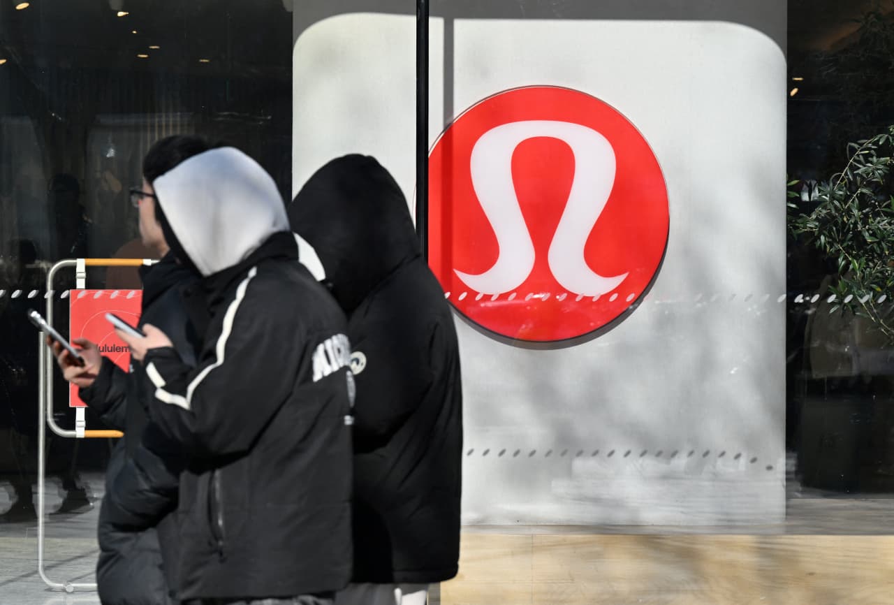 Source-feed image associated with Lululemon bets on ‘away from body’ pants as customers sour on form-fitting leggings