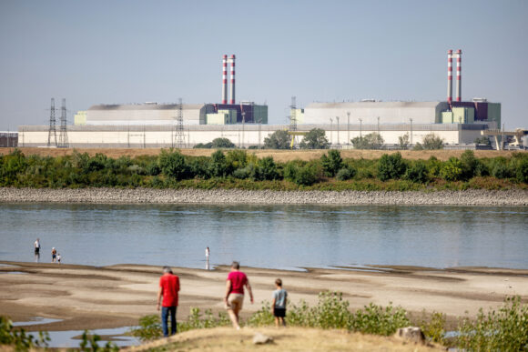 Source-feed image associated with Danube River Hits Record Lows and Threatens Romania, Hungary Nuclear Plants