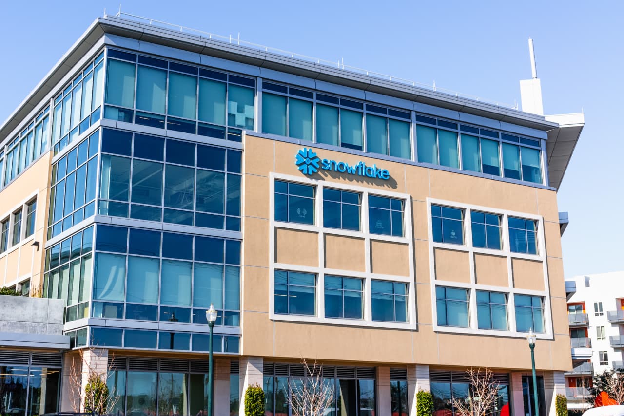 Source-feed image associated with Snowflake’s stock soars as the company blows away estimates with its AI-fueled forecast