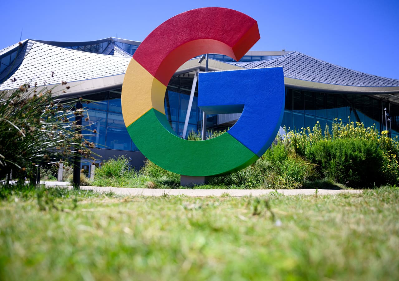 Source-feed image associated with Alphabet’s stock drops as Google loses another key AI executive