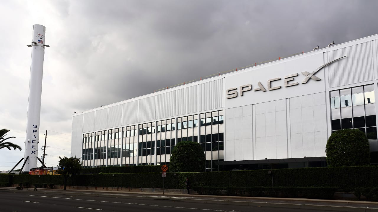 Source-feed image associated with Elon Musk’s SpaceX IPO could quickly launch into your retirement plan