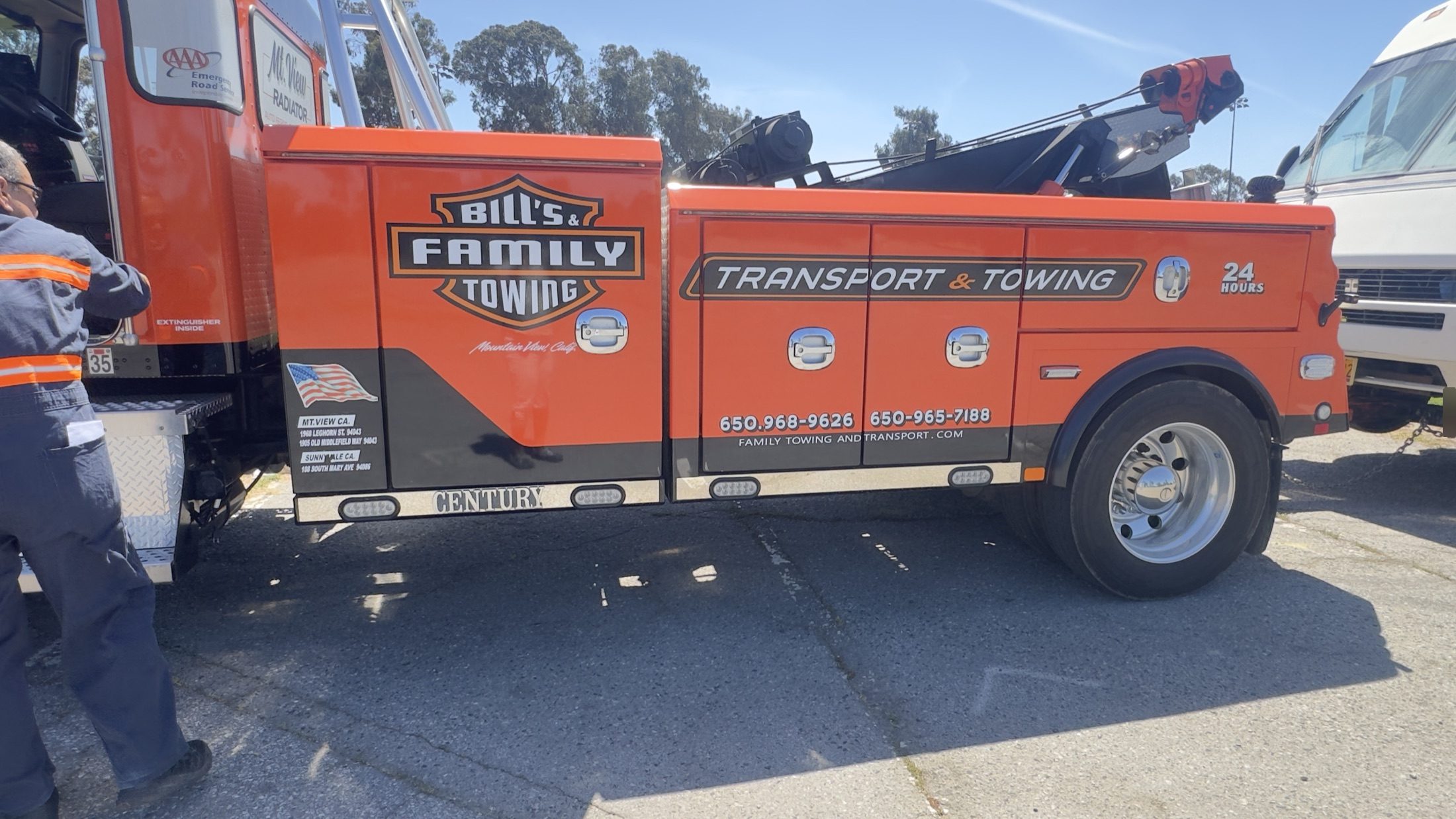 Bill's Family Towing truck at the June 1, 2026 RV tow scene